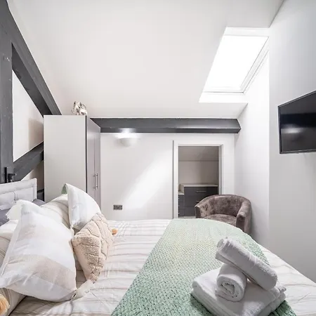 Apartment Exclusive 2 Bedroom Penthouse In Centre Bradford (West Yorkshire)