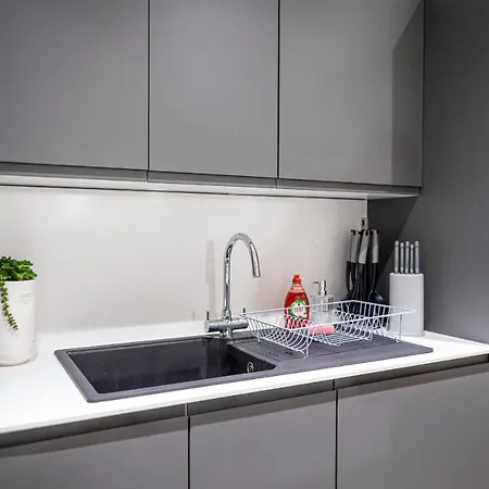 Apartment Exclusive 2 Bedroom Penthouse In Centre *