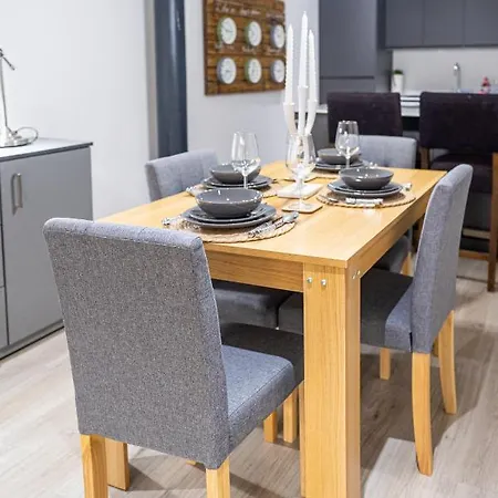 Exclusive 2 Bedroom Penthouse In Centre Apartment *