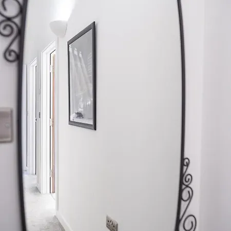 Exclusive 2 Bedroom Penthouse In Centre Apartment *